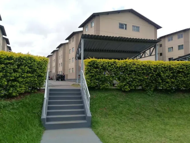 Apartamento de 2 Quartos - Armários - Garagem Coberta - Lazer - Bairro Goiá