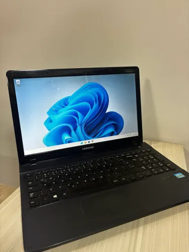 Notebook Samsung - i5 / GeForce 710m 2Gb / 8g / SSD 