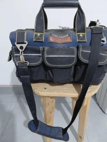 Vendo bolsa com ferramentas diversas mais parafusadeira a bateria