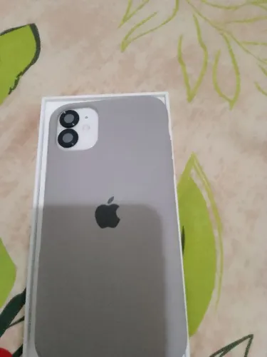 Vendo iPhone 11 na caixa