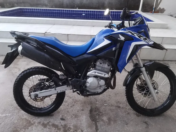 XRE 300 Zera 