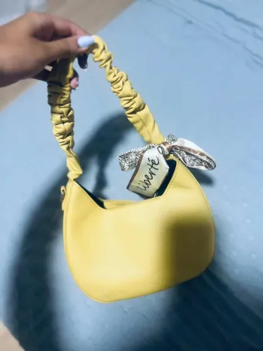 Bolsa de ombro amarela