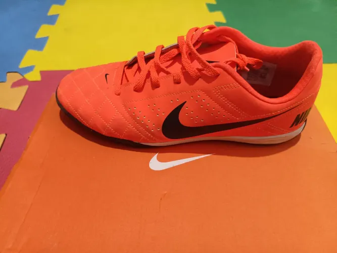 Tênis Nike futsal número 41