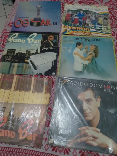 Vendo esses discos de vinil para colecionadores 