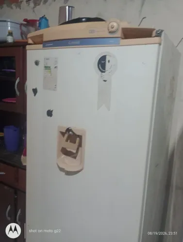 Vendo geladeira boa e barato gelando tudo