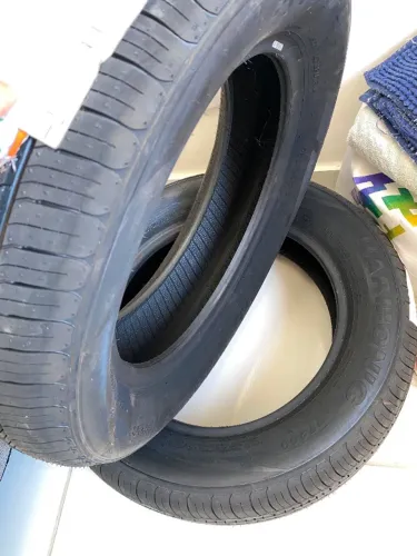  2 PNEUS NOVOS À VENDA 
