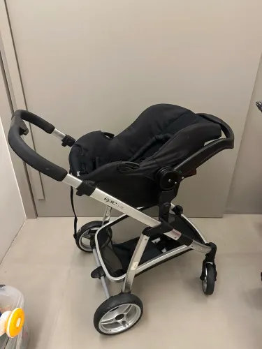 CARRINHO DE BEBÊ + BEBÊ CONFORTO (Acompanha base e acessórios)