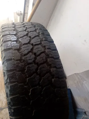 Pneu aro 17 215/60 Goodyear 