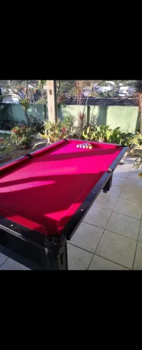 Mesa de Sinuca e jantar + 4 tacos profissionais + 2 jogos de bola