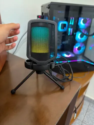 Microfone Gamer Fifine A6V Ampligame RGB e USB Condensador