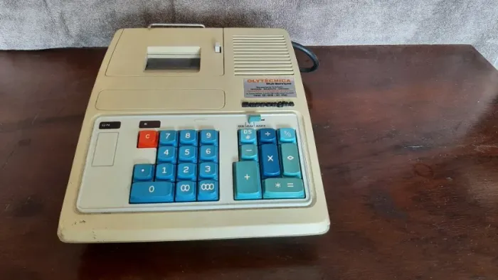 Calculadora eletrônica de mesa vintage com impressora integrada- marca Burroughs.Ano 1970.