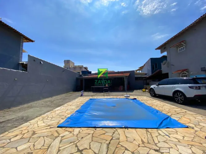 Terreno e anexo com piscina com área total de 360m², na quadra da praia, no bairro Cidade