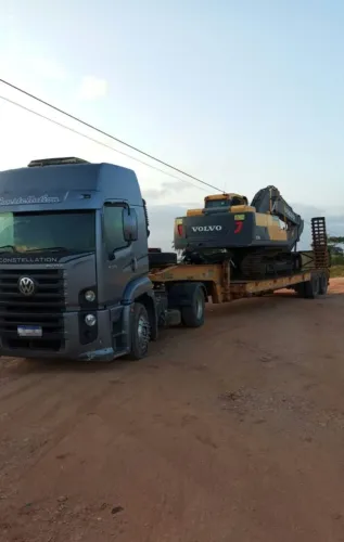 Locação de carreta prancha para transporte de máquinas pesadas