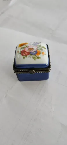 Miniatura em porcelana