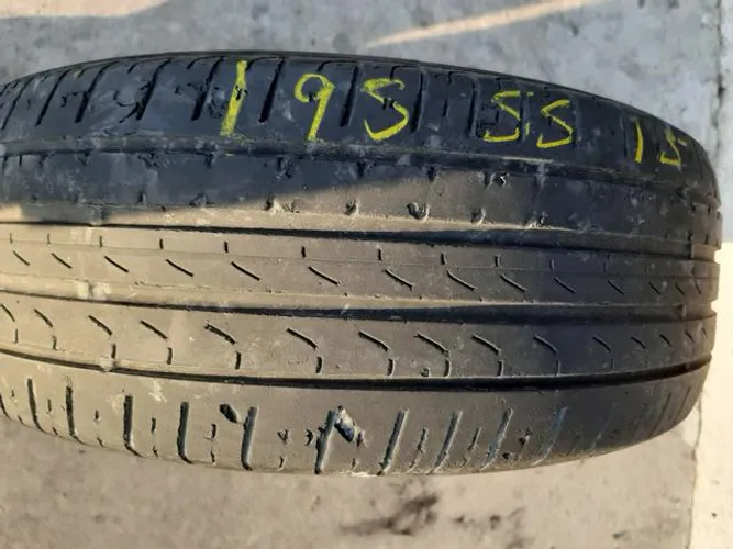 Pneu 195 55 15 Pirelli P7 Cinturato usado VW fox