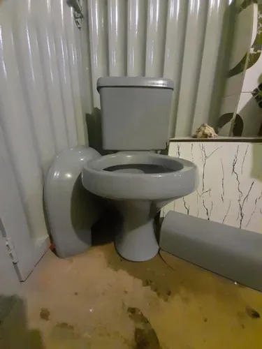 Lindo acoplado Deca na cor cinza com lavatório e coluna