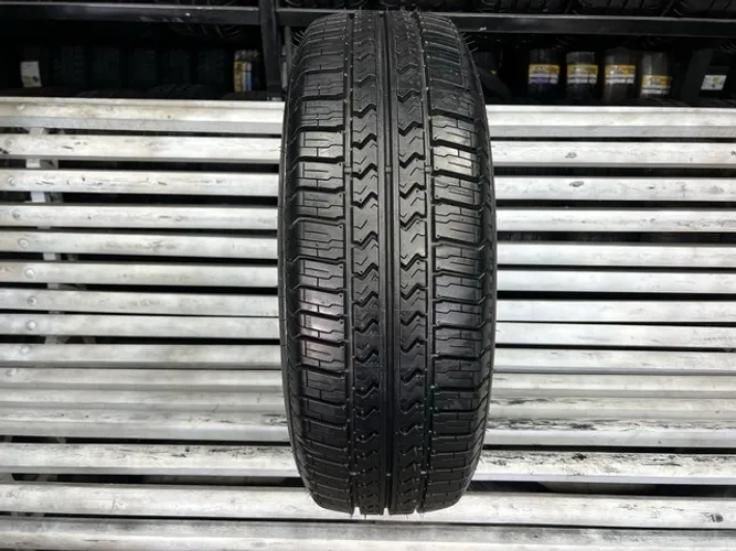 Pneu 205/65/15 Kleber CT200 (Praticamente Novo) / Pneu 205/65R15 R$ 299,00 