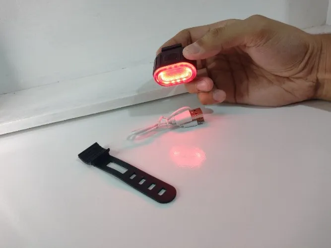 Iluminação LED traseiro para bicicleta - Recarregável - USB