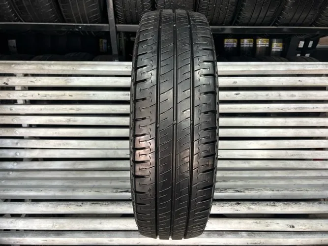 Pneu 205/70R16C Michelin Agilis R$499,00 / Pneu 205/70 R16C