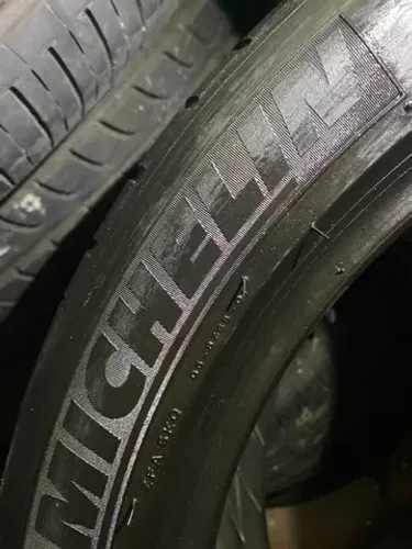 Pneu 225/45/17 Michelin Primacy HP meia vida sem defeito