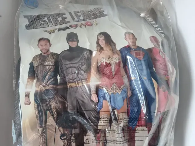 Fantasia, Batman e super homem.