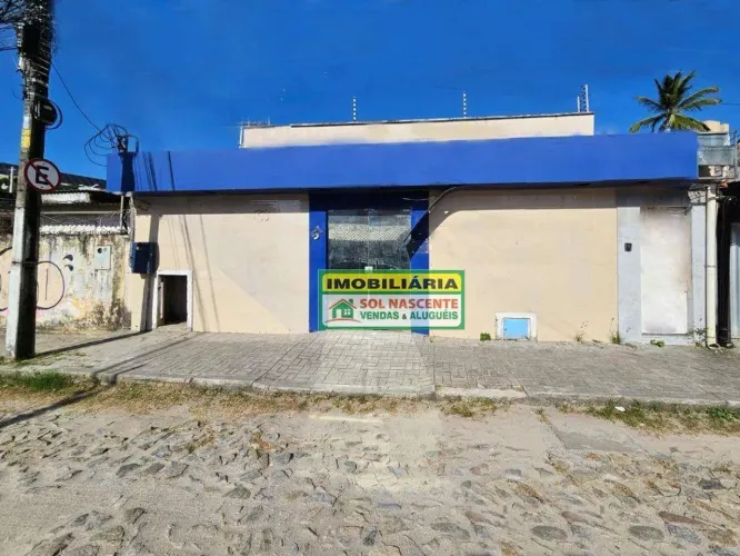 Casa com 3 dormitórios à venda, 210 m² por R$ 650.000,00 - Guararapes - Fortaleza/CE