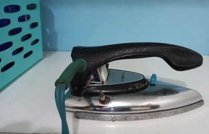 Ferro  antigo de passar roupa para decoração