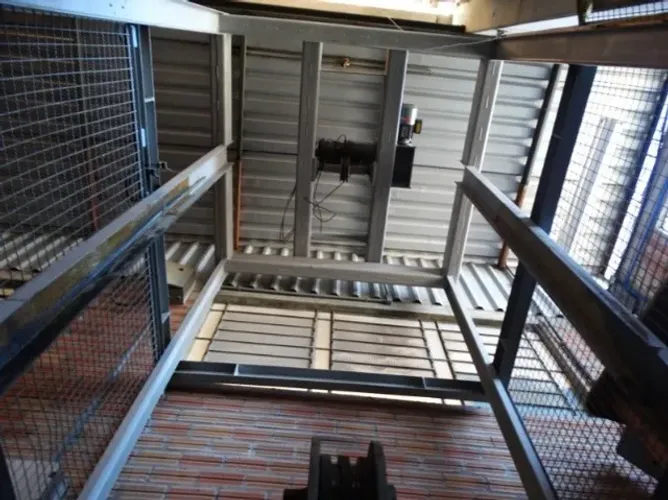 Monta Cargas Metálico 