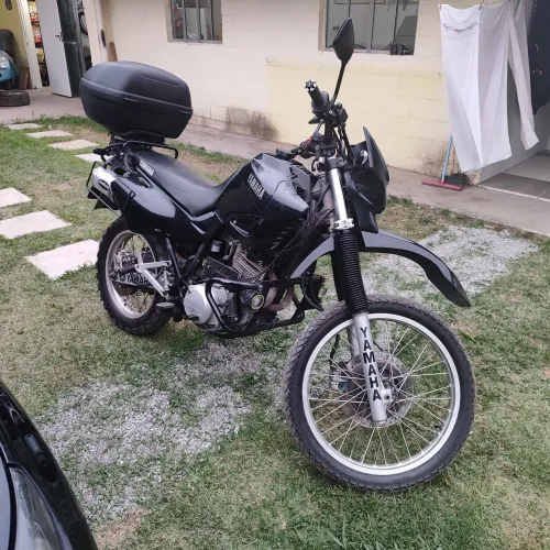 Troco por carro XT 600e Yamaha 2004 preta raridade