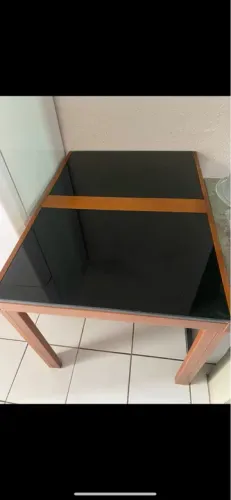 Imperdível!!! Mesa extensível em Madeira com Vidro Jateado