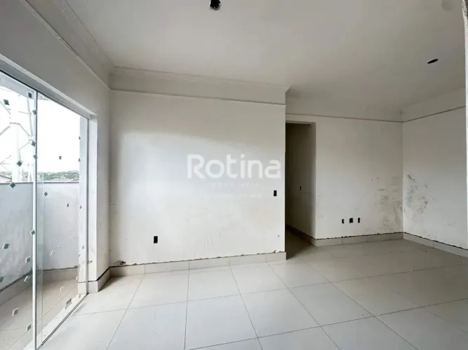 Apto no Santa Mônica, acabamento de primeira, elevador, 2quartos(suíte) ótima localização.