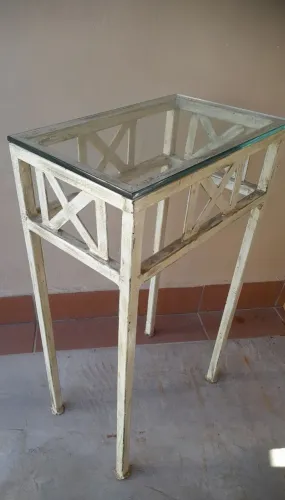 Mesa de Canto em ferro e pátina 