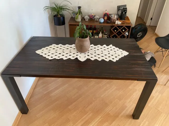 Mesa de Jantar 6 lugares  em Madeira Maciça