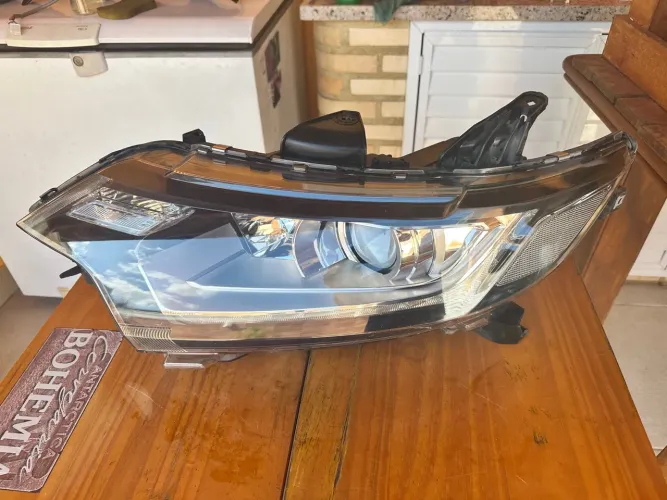 Farol esquerdo Outlander 2016 17 18 19 20 21