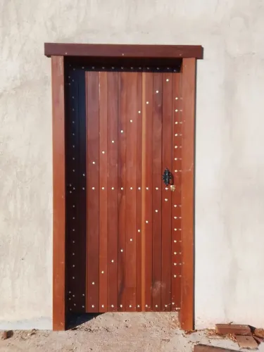 Porta de madeira maciça sob medida!