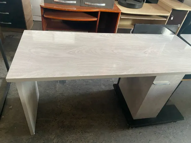 Mesa escrivaninha usada