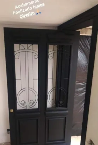 Restauração e pintura em móveis portas de madeira e mdf pintura laca em geral