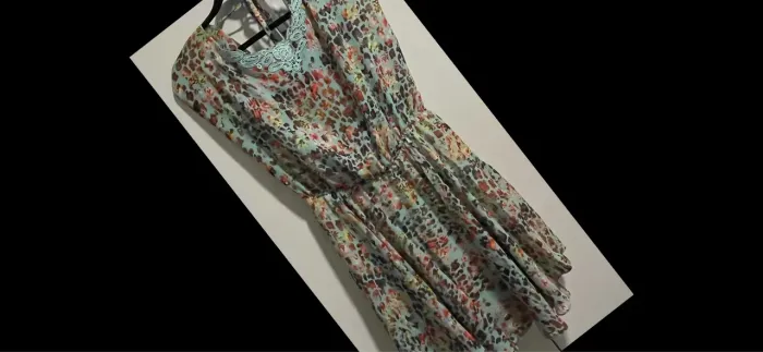 Vestido com detalhe rendado