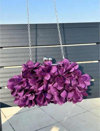 Bolsa Clutch de Seda para Festas Elegante com Pétalas Florais Roxas