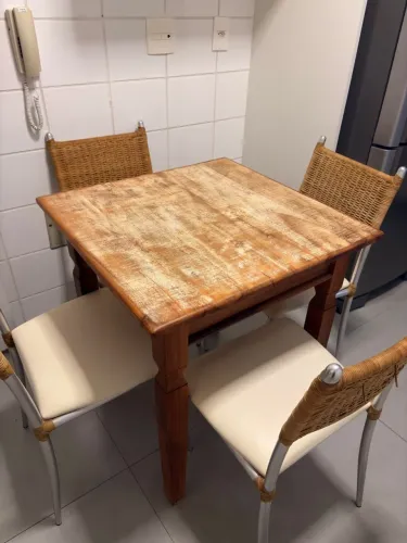 Mesa de Cozinha Rústica com  4 Cadeiras lindas com encosto de palhinha