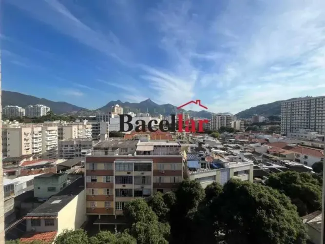 Apartamento 2 quartos com dependência revertida e vaga todo reformada