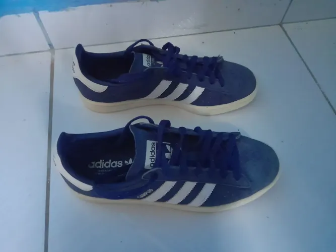 Tênis adidas 