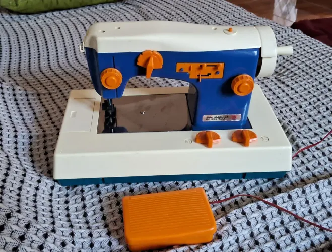 Maquina de costura infantil , da marca ESTRELA podemos negociar o valor do frete
