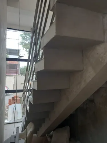 Escadas pré moldadas na viga central fechada tipo CASCATA&CASCATA. WHATSAPP 19. *