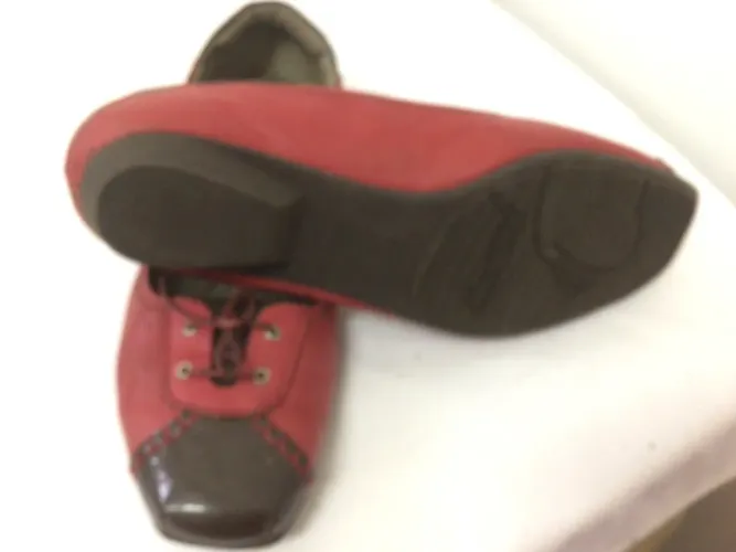 Sapatos Femininos Vermelhos e Marrons