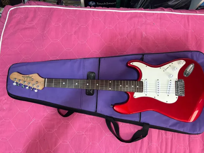 Guitarra Dolphin ST Strat Vermelha - Ideal para Iniciantes e Intermediários