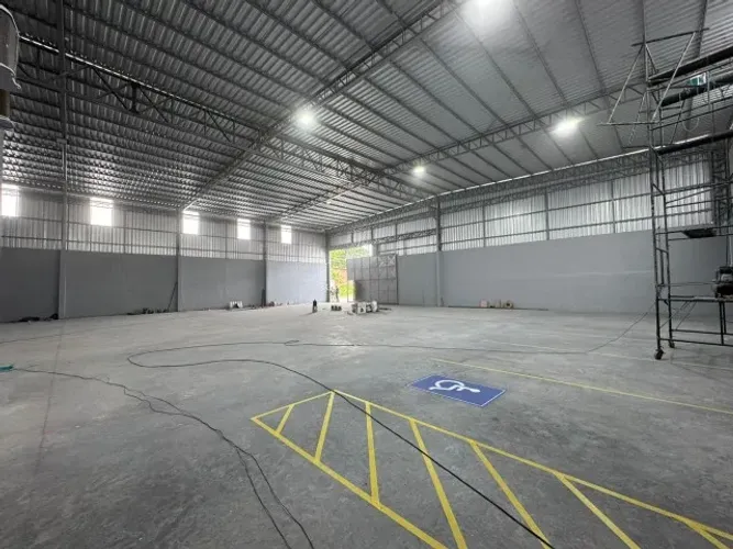 Galpão Novo 800m² c/ Mezanino Mobiliado e 100% Documentado prox. Natan Xavier