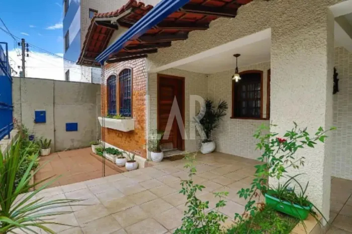 Casa à venda, 4 quartos, 1 suíte, 2 vagas, Colégio Batista - Belo Horizonte/MG