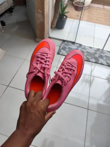 Vendo chuteira Nike Original, com nota fiscal