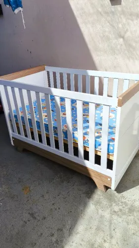 Desapego p sair rápido- R$ 400,00 Berço Infantil com colchão e lençol, mini cama americano